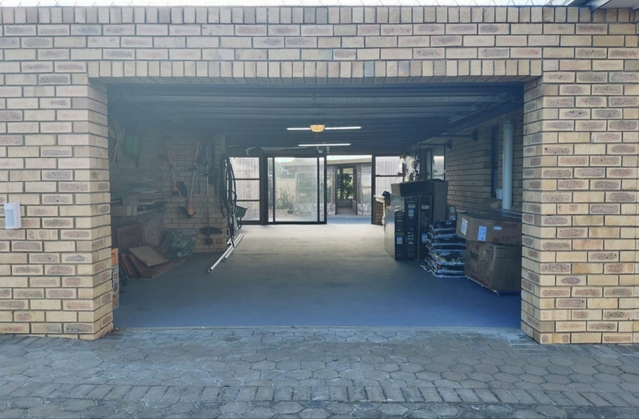 3 Bedroom Property for Sale in Stilbaai Wes Western Cape